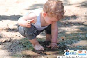 Enfants se salir dans la nature