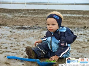 Enfants se salir dans la nature