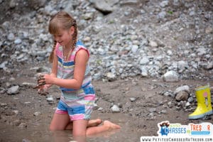 Enfants se salir dans la nature