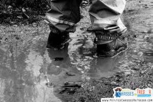 Enfants se salir dans la nature