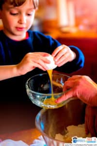 Apprentissage cuisine enfants Cuisiner avec les enfants en lui apprenant de nouvelles choses